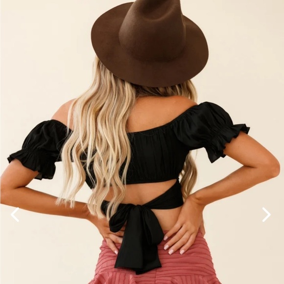 Ruffle tie back going out top - Picture 5 of 8